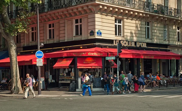 Bar típico na cidade velha de Paris — Fotografia de Stock