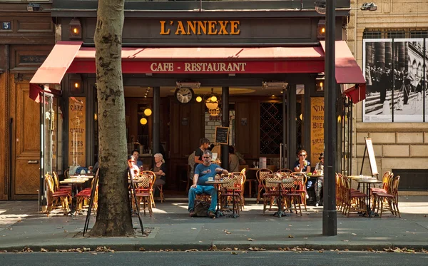 Bar típico na cidade velha de Paris — Fotografia de Stock