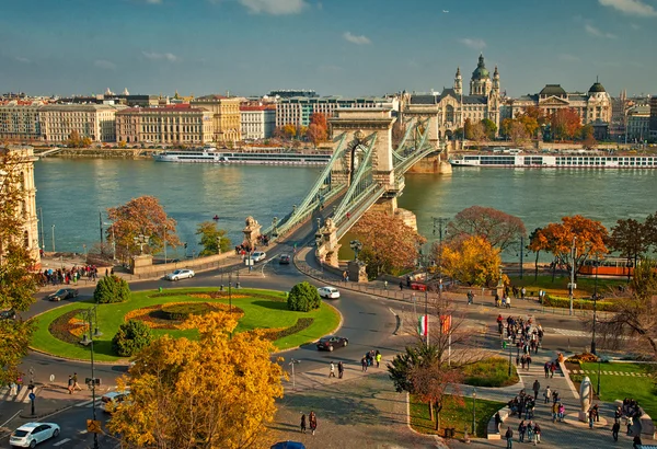 Schöne Aussicht auf die Kettenbrücke in Budapest — Stockfoto