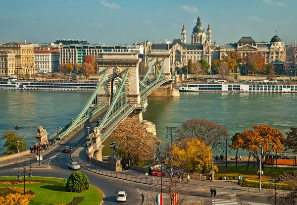 Vedere frumoasă pe podul cu lanțuri din Budapesta — Fotografie, imagine de stoc