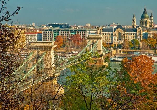 Vedere frumoasă pe podul cu lanțuri din Budapesta — Fotografie, imagine de stoc