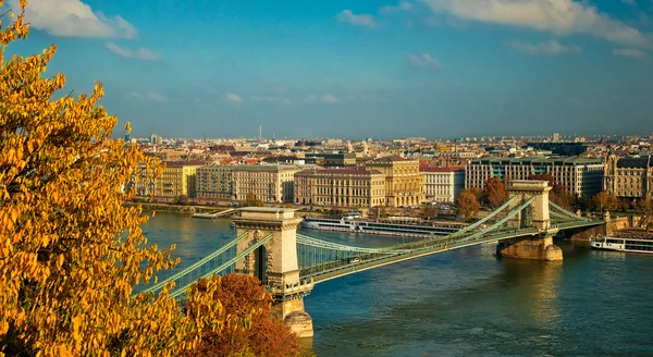 Pěkný pohled na Řetězový most v Budapešti — Stock fotografie