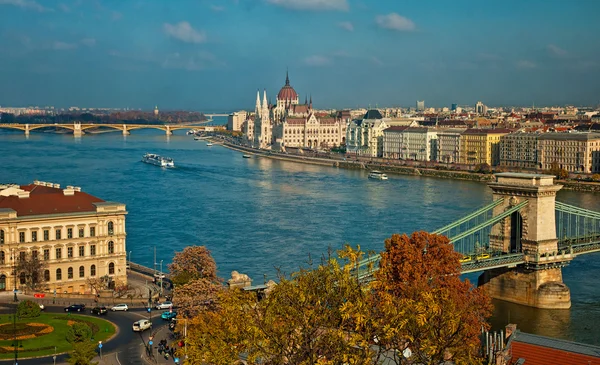 Vedere frumoasă pe podul cu lanțuri din Budapesta — Fotografie, imagine de stoc