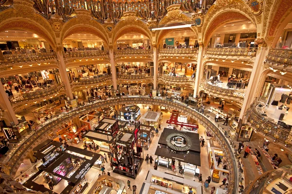 Galerías Lafayette interior en París Imagen de stock