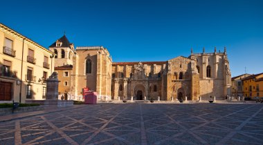 eski şehrin sokaklarında