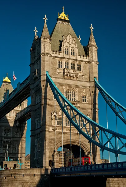 Slavný tower bridge v Londýně — Stock fotografie