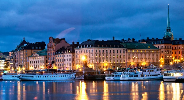 Vacker kväll stadsbild — Stockfoto