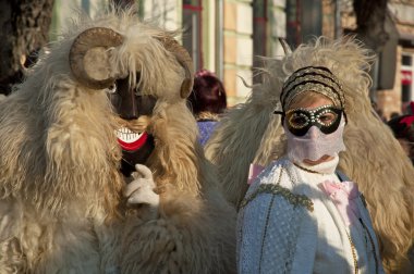 Maskeli Mohacsi Busojaras karnavalında tanımlanamayan kişi