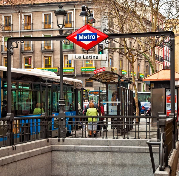 Metropolitana Sign in Paris, Francia — Foto Stock