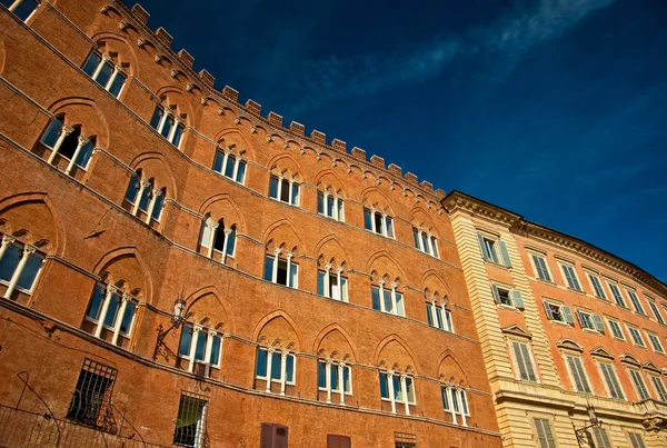 Schöne Aussicht auf die Altstadt von Siena — Stockfoto