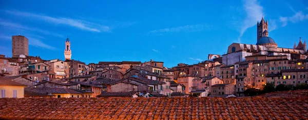 Nice houses in the old town of Siena — Stock Photo, Image