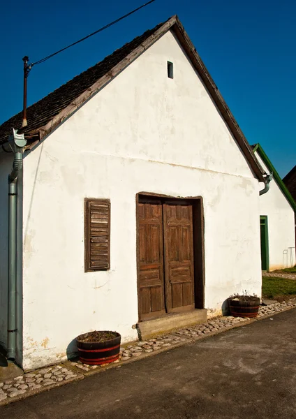 Caves de vinho velhas agradáveis em Palkonya — Fotografia de Stock