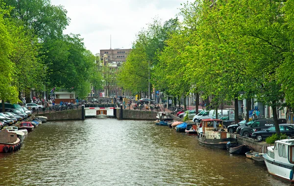 Kanály Amsterdamu a ulice — Stock fotografie