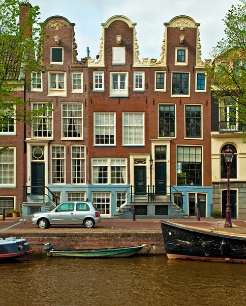 Каналы Амстердама и улицы — стоковое фото