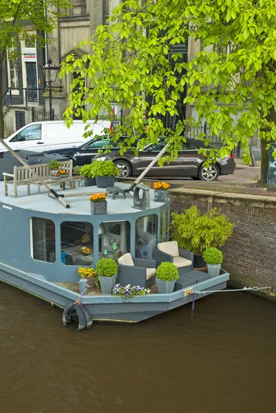 Kanalerna i Amsterdam och gator — Stockfoto