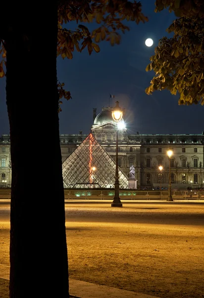 Museu do Louvre em Paris, França — Fotografia de Stock