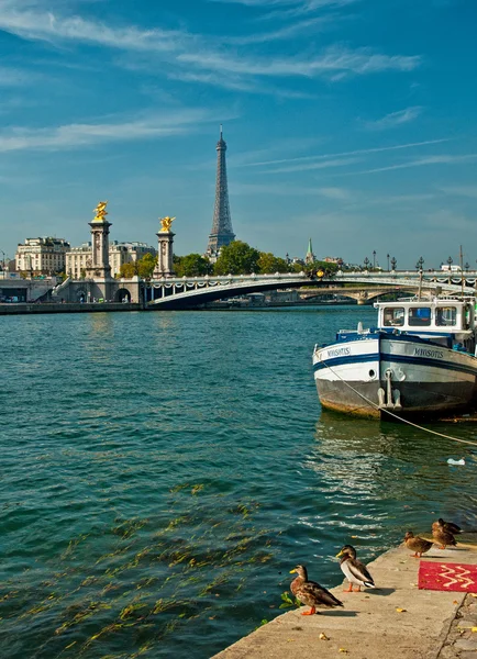 Vista de la ciudad y de los monumentos de París — Foto de Stock