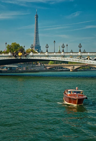 Vista sulla città e sui monumenti di Parigi — Foto Stock