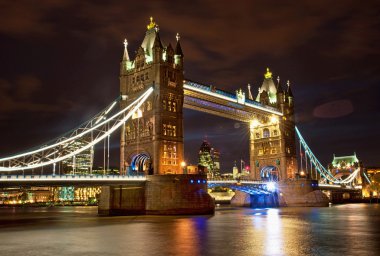 Londra'nın ünlü kule Köprüsü