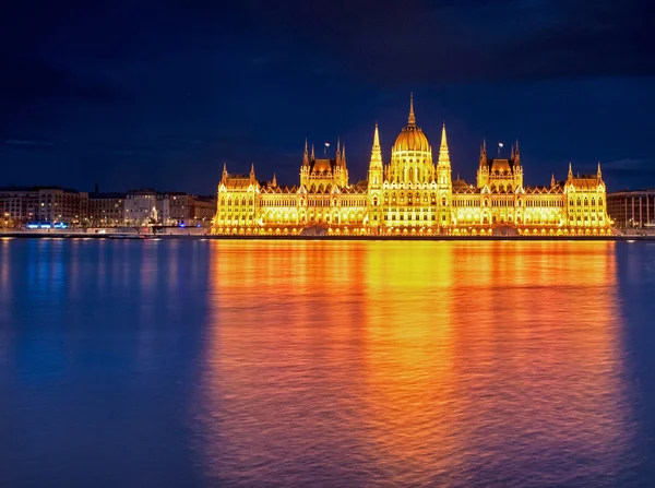 Parlement hongrois à l'aube — Photo