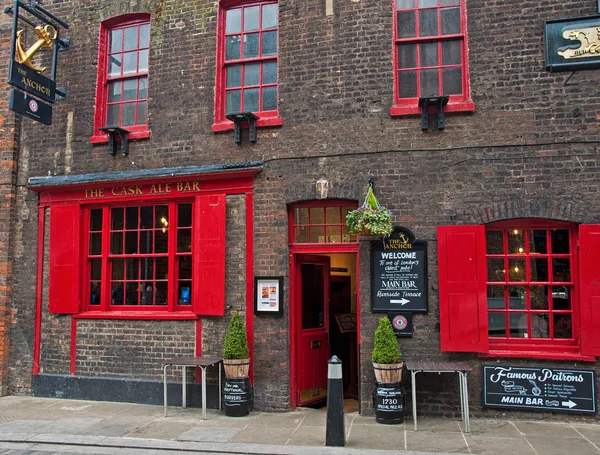 Típico pub británico en Londres — Foto de Stock