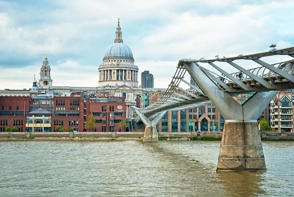 Bonita vista de Londres con el río Támesis — Foto de Stock
