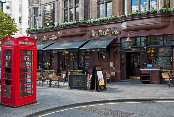 Typisch britisches Pub in London — Stockfoto
