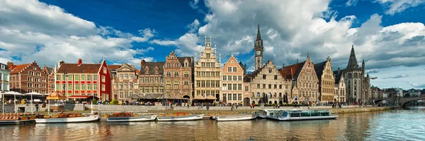 Casas agradáveis na cidade velha de Ghent — Fotografia de Stock