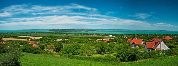 Яскраві яскраві озера Балатон — стокове фото