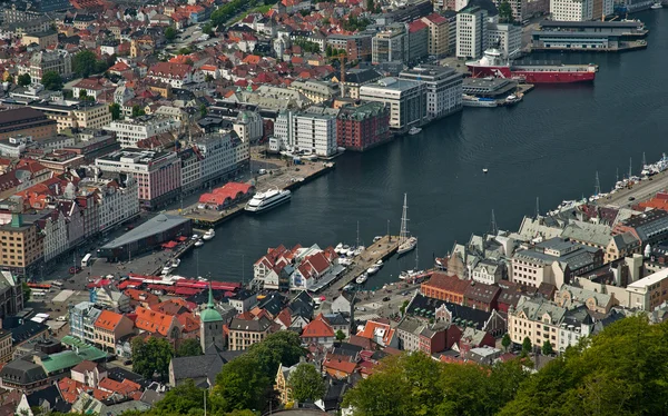 Navi a vela e yacht nel porto di Bergen — Foto Stock