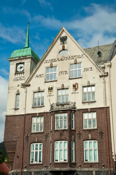 Traditionele huizen in de oude stad van Bergen — Stockfoto