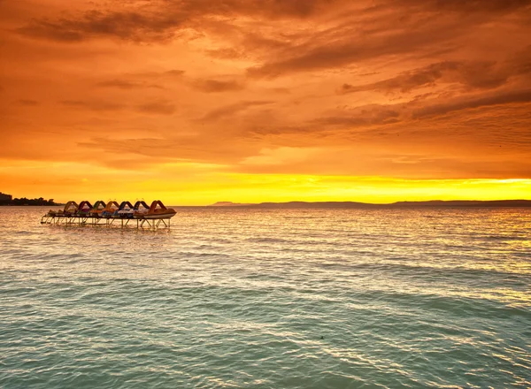 Pôr do sol colorido em Balaton — Fotografia de Stock