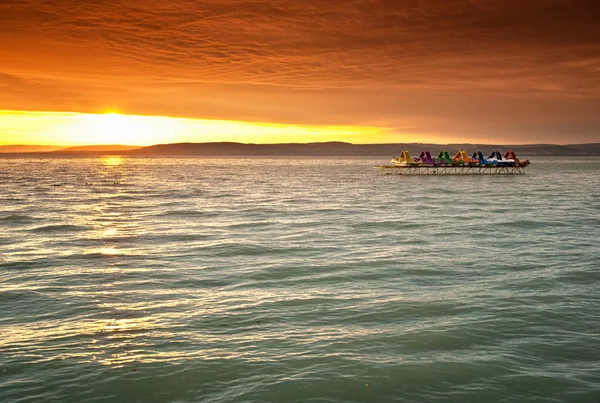 Coucher de soleil coloré à Balaton — Photo