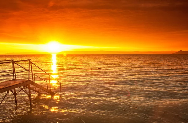 Pôr do sol colorido em Balaton — Fotografia de Stock