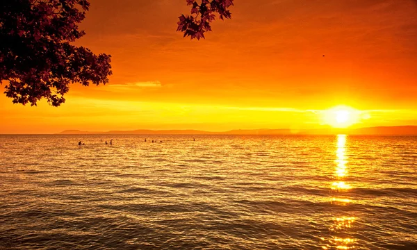 Pôr do sol colorido em Balaton — Fotografia de Stock