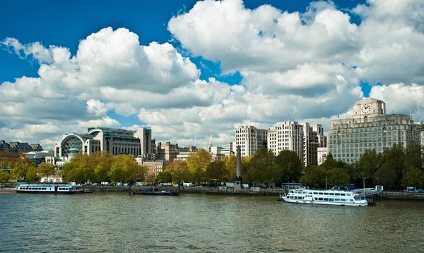 Schöne Aussicht auf London mit der Themse — Stockfoto