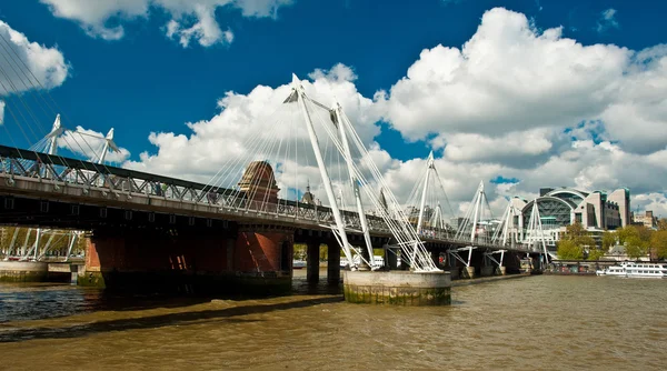 テムズ川とロンドンの景色を眺める — ストック写真