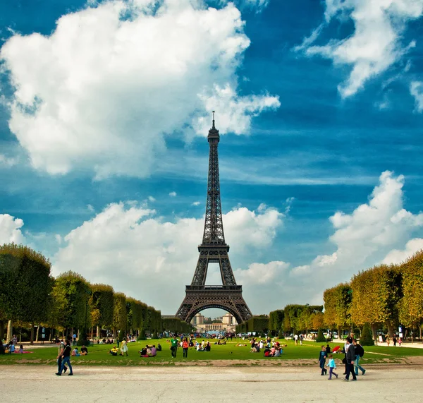 Torre Eiffel en París — Foto de Stock