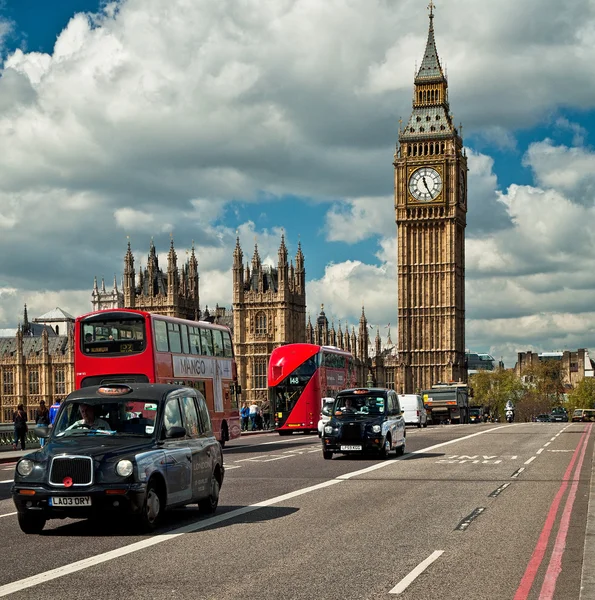 Typical red bus and black taxi in London — Stock Photo, Image