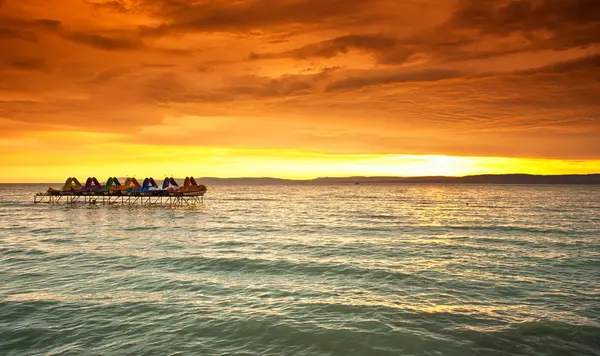 Pôr do sol colorido em Balaton — Fotografia de Stock