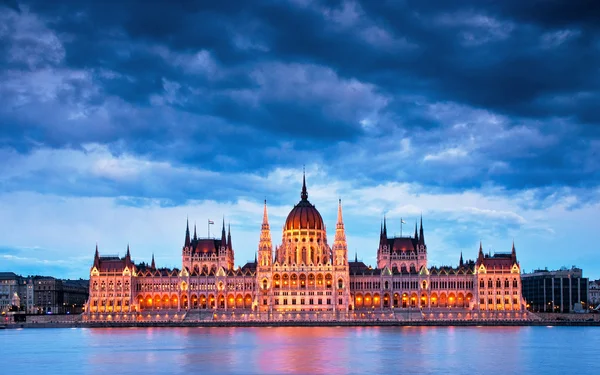 Parlement hongrois à l'aube — Photo