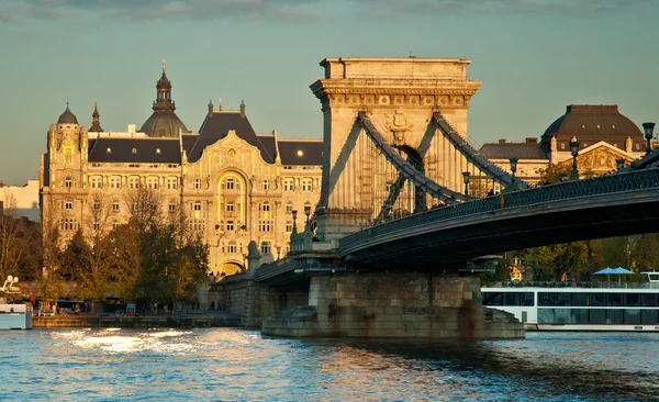 Nice view on the Chain Bridge in Budapest — Stock Photo, Image