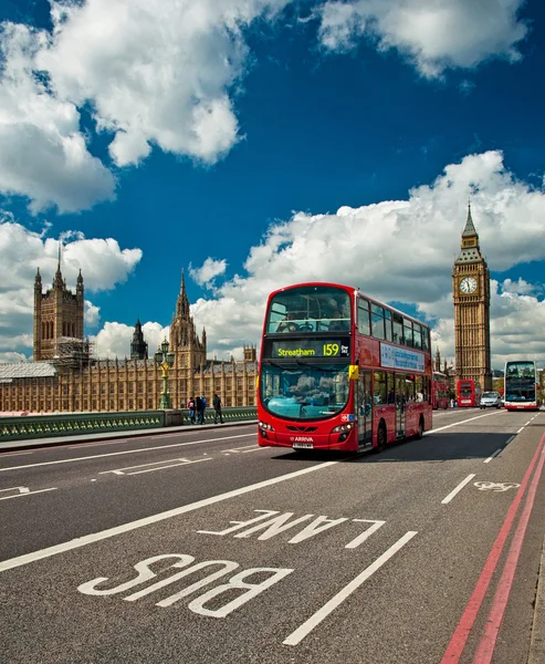 Tipico autobus rosso a Londra — Foto Stock