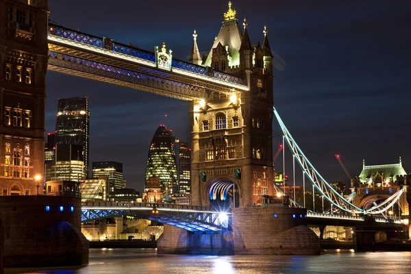 Beroemde tower bridge in Londen — Stockfoto
