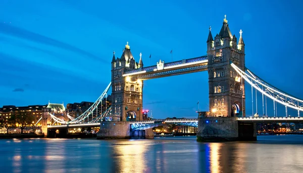 Słynny tower bridge w Londynie — Zdjęcie stockowe