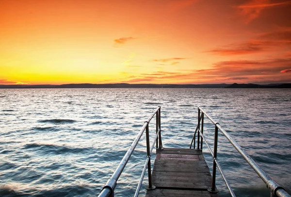 Puesta de sol sobre el lago Balaton —  Fotos de Stock