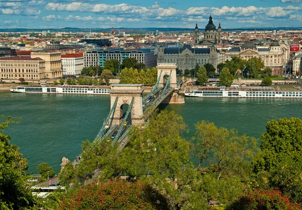 Budapešť, most přes řeku Dunaj — Stock fotografie