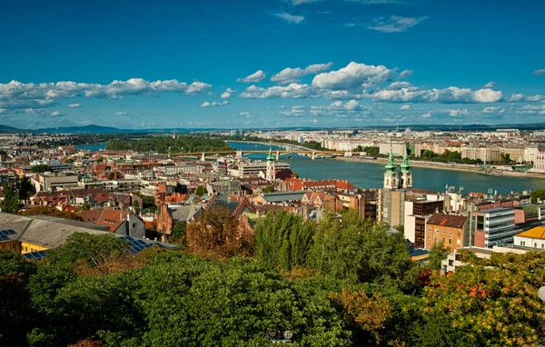 Budapest und das ungarische Parlament — Stockfoto