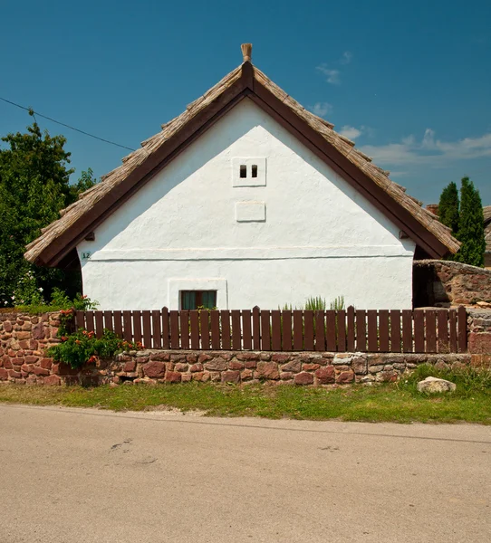Casas típicas en el casco antiguo de Kovagors, Hungría — Foto de Stock