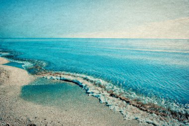 Deniz dalgaları ile.